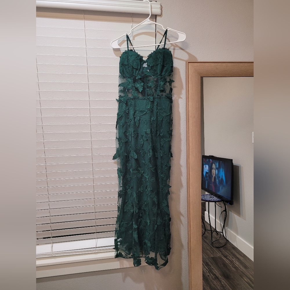 Elegant Green Lace Dress